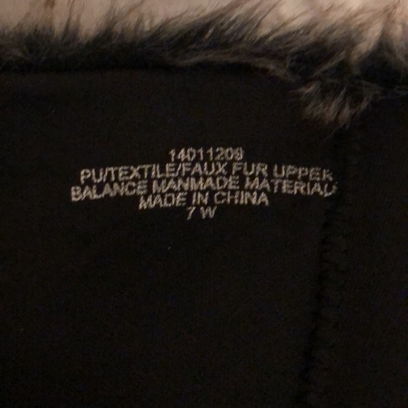 TORRID Foux Fur Trimed Lace -Up WW Boots Booties Women Size 7W Black NEW - Picture 4 of 16